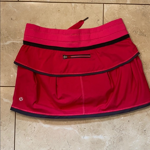 Lululemon skirt size 4 - Picture 2 of 6